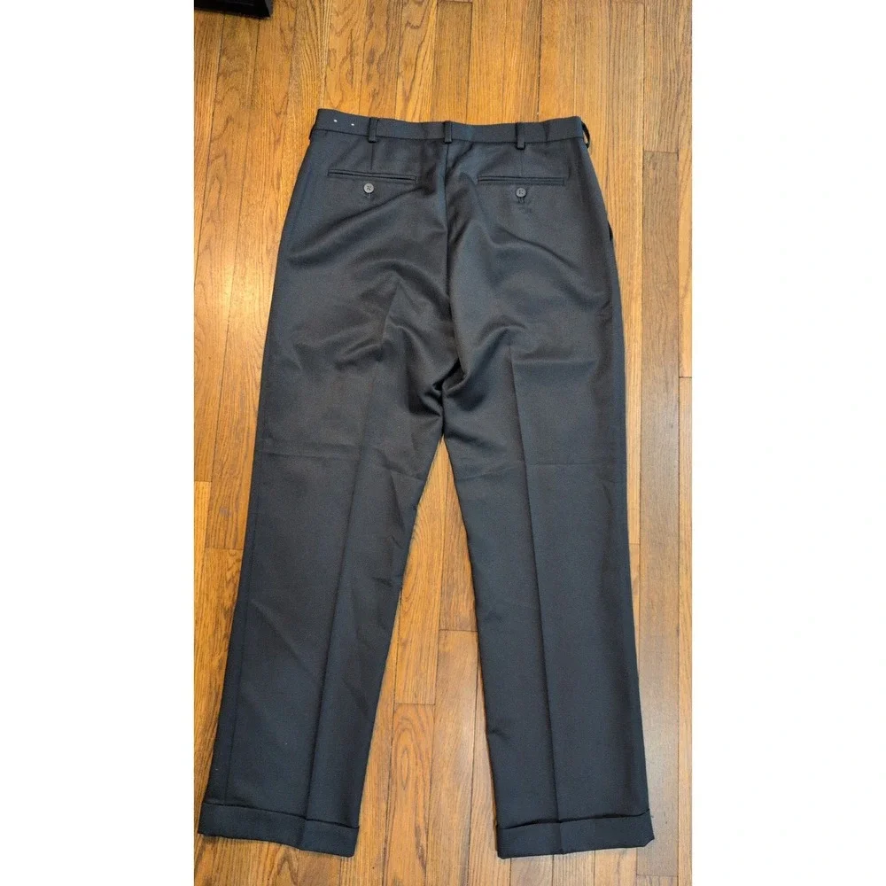 Van Heusen Traveler Black Dress Pants Flat Front Cuffed Mens 33x32 Slacks